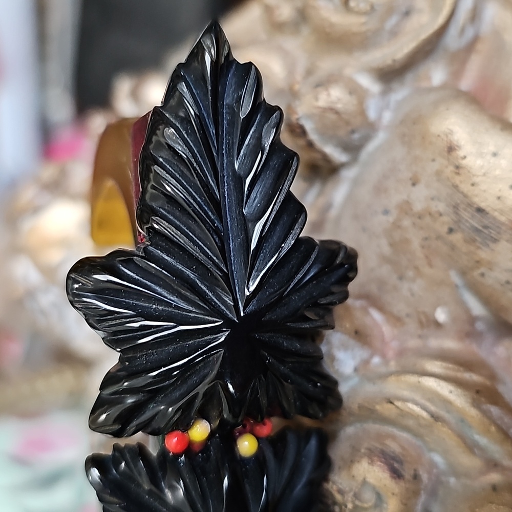 Bakelite Leaf Cuff - Picture 3 of 6